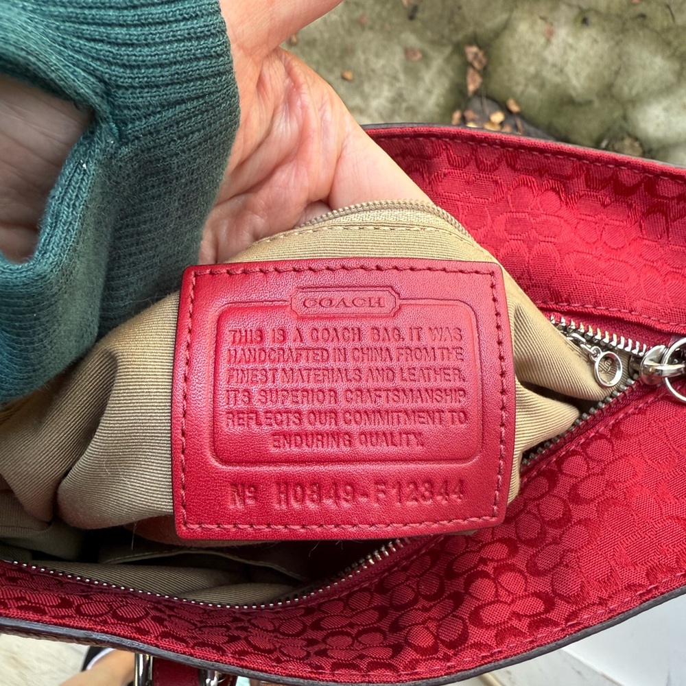 Stunning Y2K Coach gallery tote excellent condition red CC tote - Picture 4 of 8